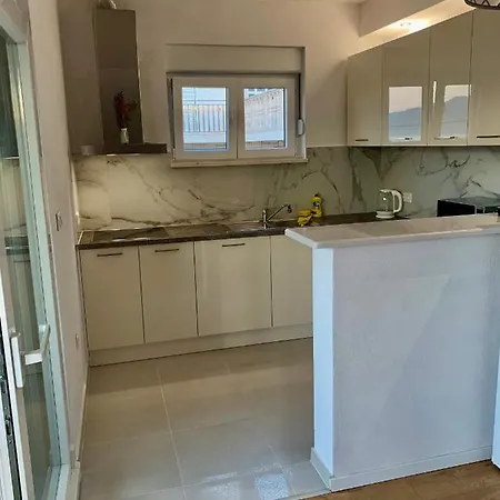 Adriatic Rose 2 Apartman *